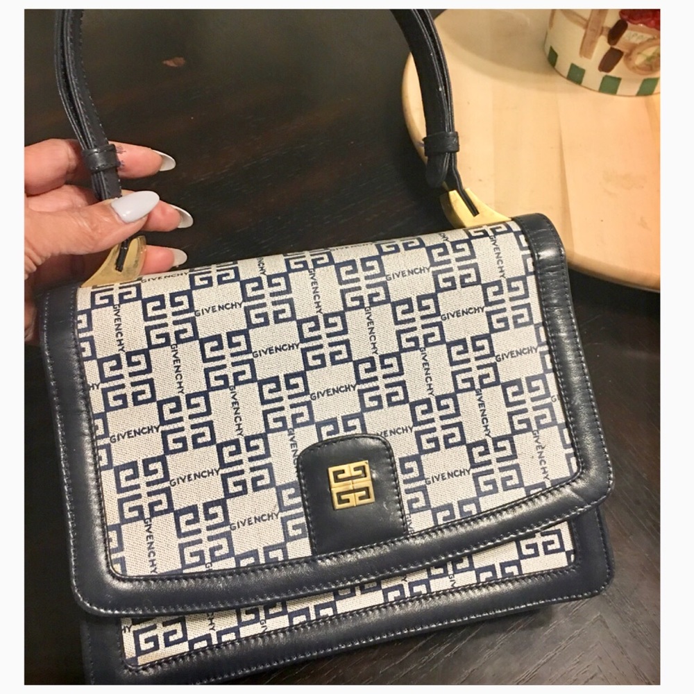 Authentic vintage Givenchy Sac from the 70’s